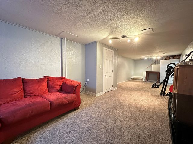 402 SW Ash Drive, Ankeny, IA 50023