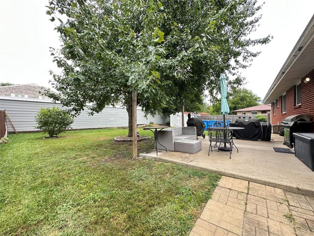 402 SW Ash Drive, Ankeny, IA 50023