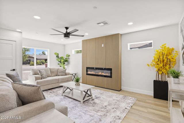 8632 E HIGHLAND Avenue, Scottsdale, AZ 85251