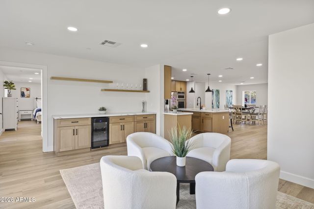8632 E HIGHLAND Avenue, Scottsdale, AZ 85251