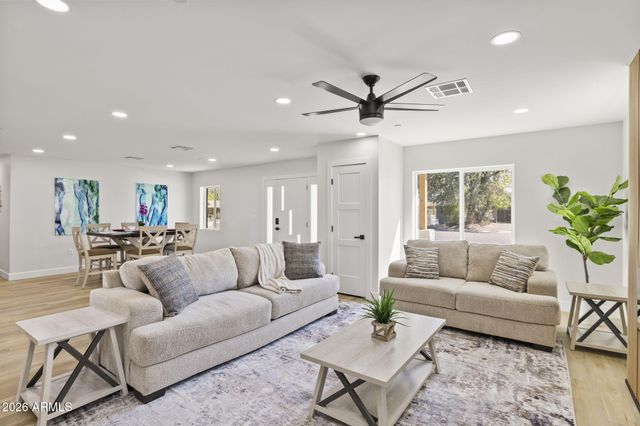 8632 E HIGHLAND Avenue, Scottsdale, AZ 85251