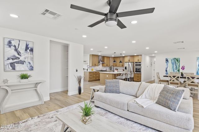 8632 E HIGHLAND Avenue, Scottsdale, AZ 85251