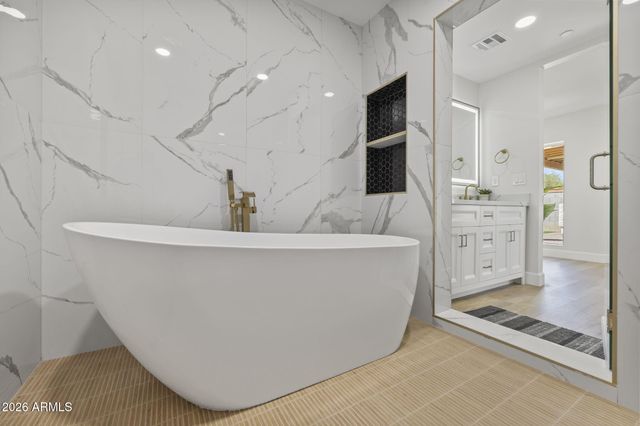8632 E HIGHLAND Avenue, Scottsdale, AZ 85251