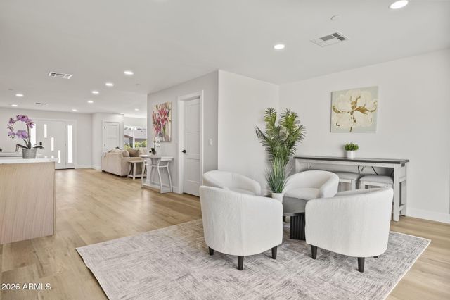 8632 E HIGHLAND Avenue, Scottsdale, AZ 85251