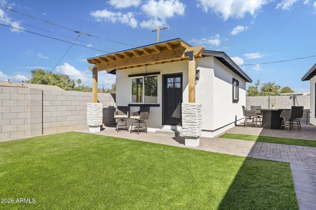8632 E HIGHLAND Avenue, Scottsdale, AZ 85251