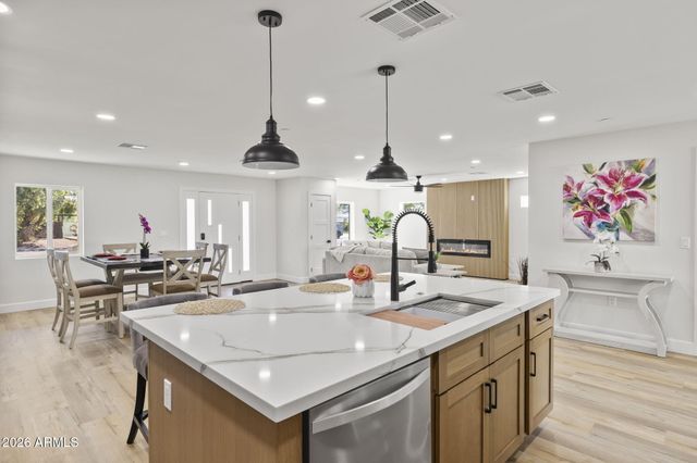 8632 E HIGHLAND Avenue, Scottsdale, AZ 85251
