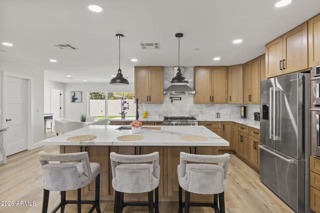 8632 E HIGHLAND Avenue, Scottsdale, AZ 85251