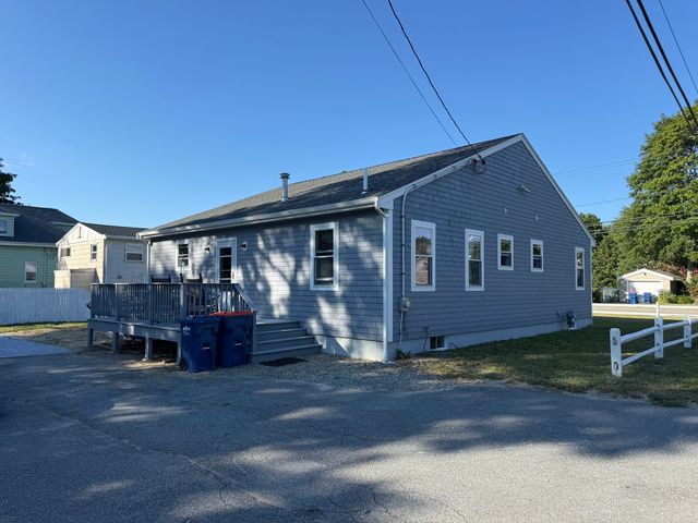342 Onset Ave, Wareham, MA 02558