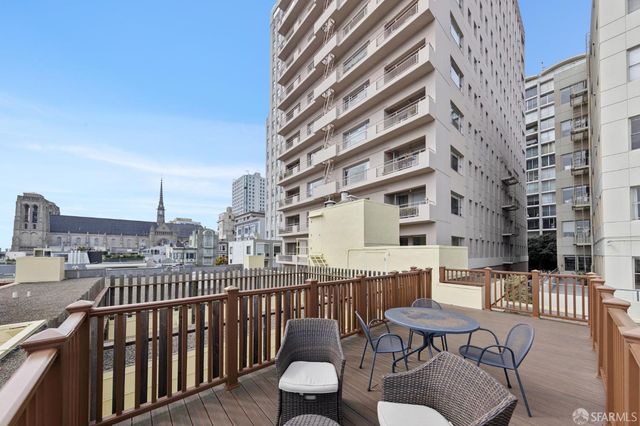 1260 clay Street 301, San Francisco, CA 94108