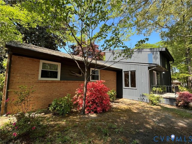 1670 Holly Dr, Gloucester Point, VA 23062