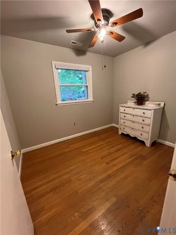 1670 Holly Dr, Gloucester Point, VA 23062