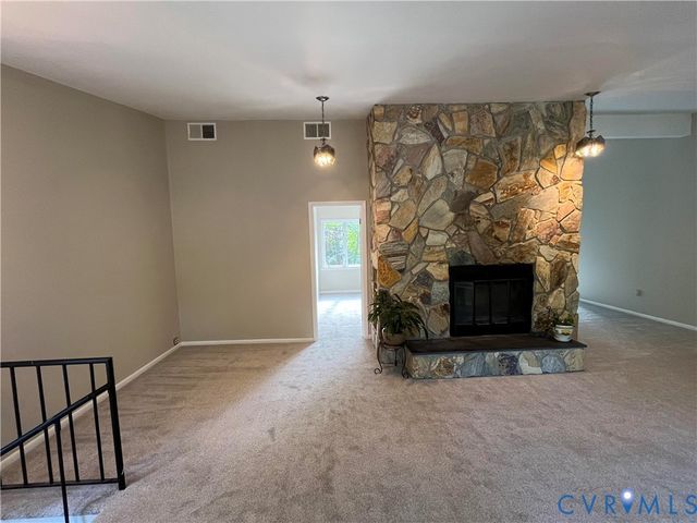 1670 Holly Dr, Gloucester Point, VA 23062