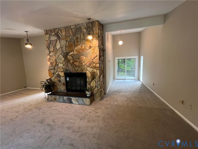 1670 Holly Dr, Gloucester Point, VA 23062