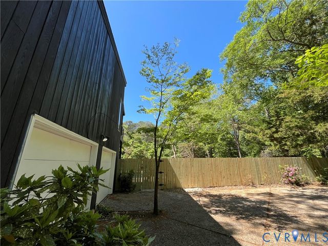 1670 Holly Dr, Gloucester Point, VA 23062