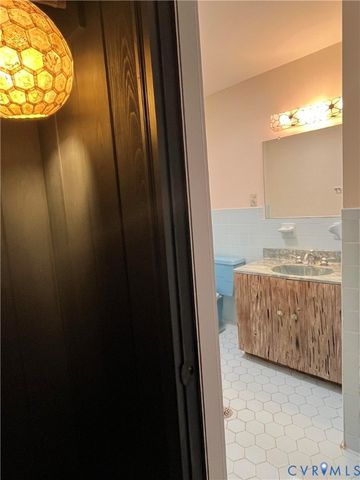 1670 Holly Dr, Gloucester Point, VA 23062