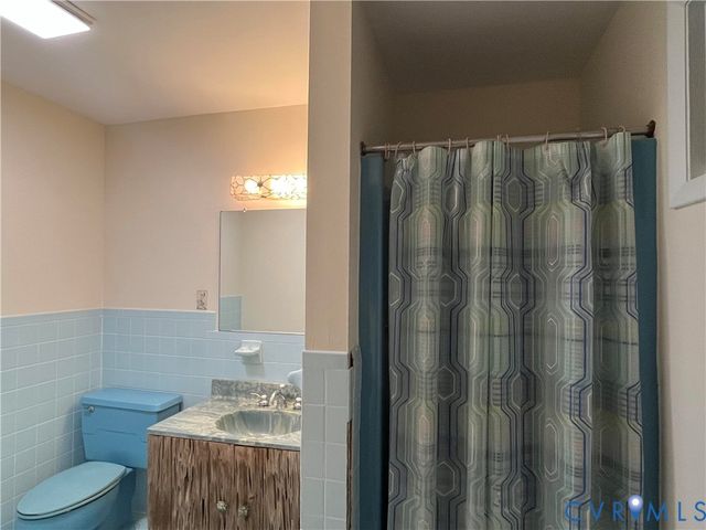 1670 Holly Dr, Gloucester Point, VA 23062