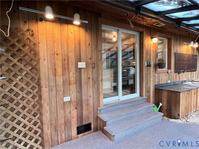 1670 Holly Dr, Gloucester Point, VA 23062