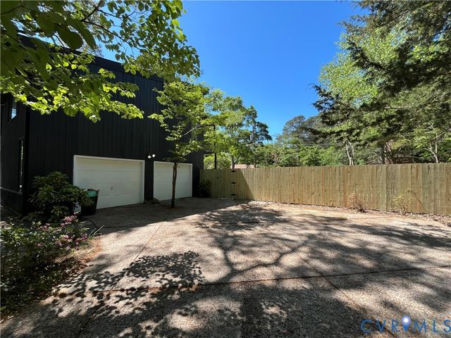 1670 Holly Dr, Gloucester Point, VA 23062