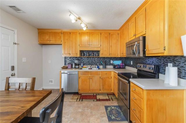 802 Spicebush Path, Locust Grove, GA 30248