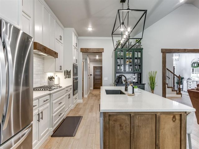 9220 NW 82nd Street, Yukon, OK 73099