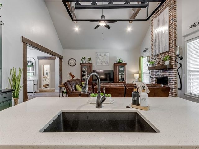 9220 NW 82nd Street, Yukon, OK 73099