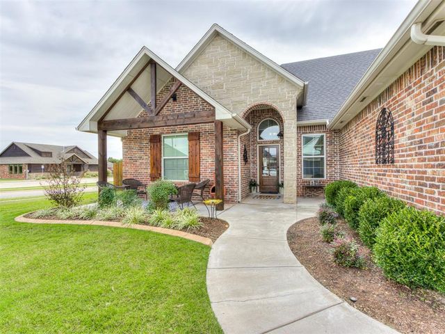 9220 NW 82nd Street, Yukon, OK 73099