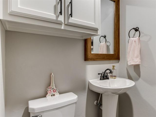 9220 NW 82nd Street, Yukon, OK 73099