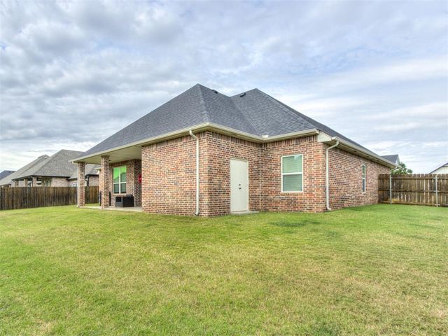 9220 NW 82nd Street, Yukon, OK 73099