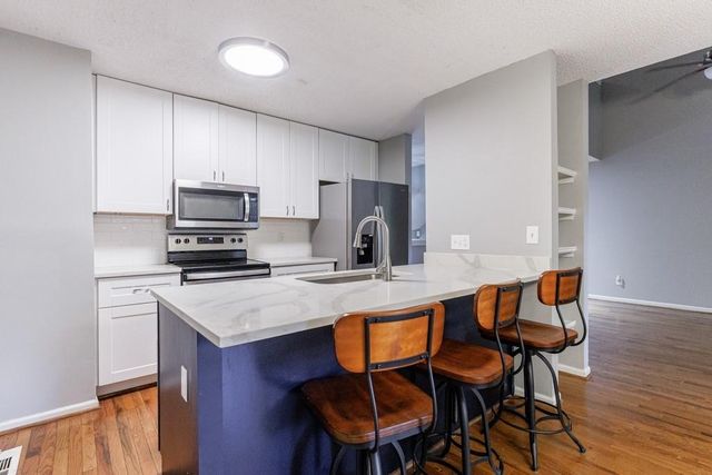 1002 Creatwood Circle SE, Smyrna, GA 30080