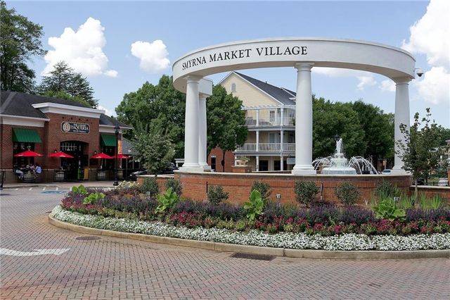 1002 Creatwood Circle SE, Smyrna, GA 30080