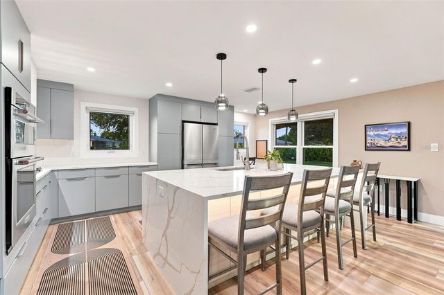 2303 CONSTITUTION BOULEVARD, Sarasota, FL 34231