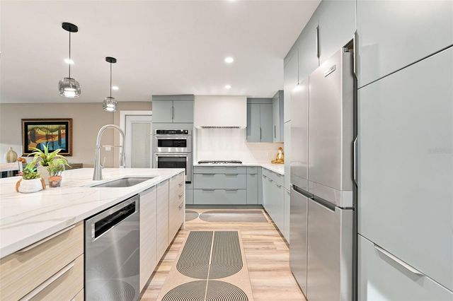 2303 CONSTITUTION BOULEVARD, Sarasota, FL 34231