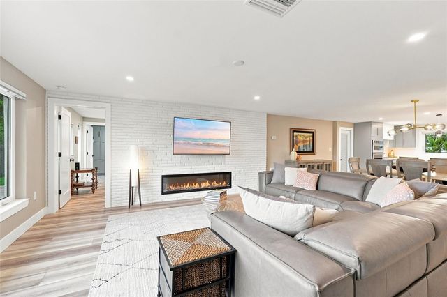 2303 CONSTITUTION BOULEVARD, Sarasota, FL 34231