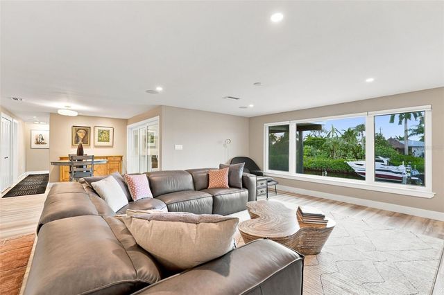 2303 CONSTITUTION BOULEVARD, Sarasota, FL 34231