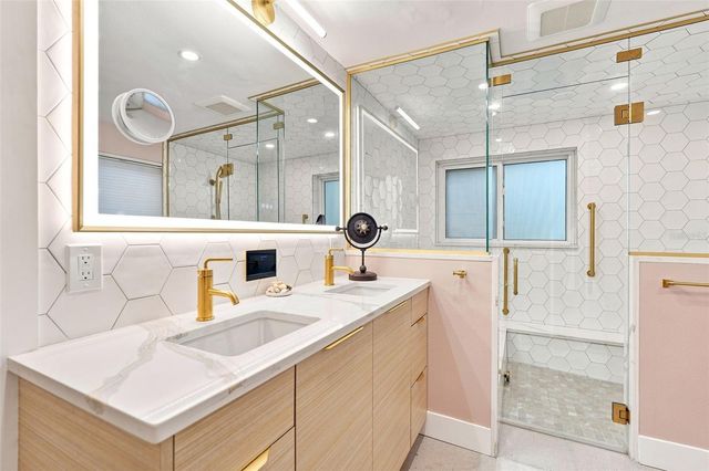 2303 CONSTITUTION BOULEVARD, Sarasota, FL 34231