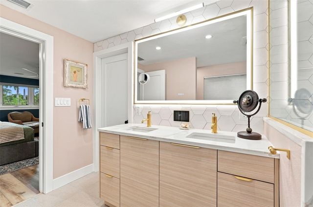 2303 CONSTITUTION BOULEVARD, Sarasota, FL 34231