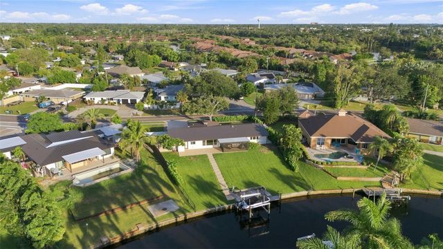 2303 CONSTITUTION BOULEVARD, Sarasota, FL 34231