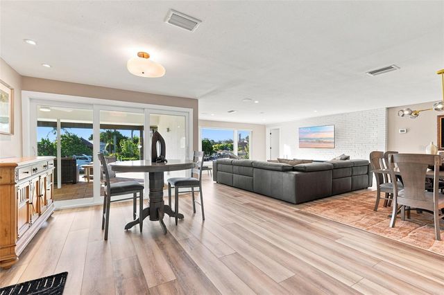 2303 CONSTITUTION BOULEVARD, Sarasota, FL 34231