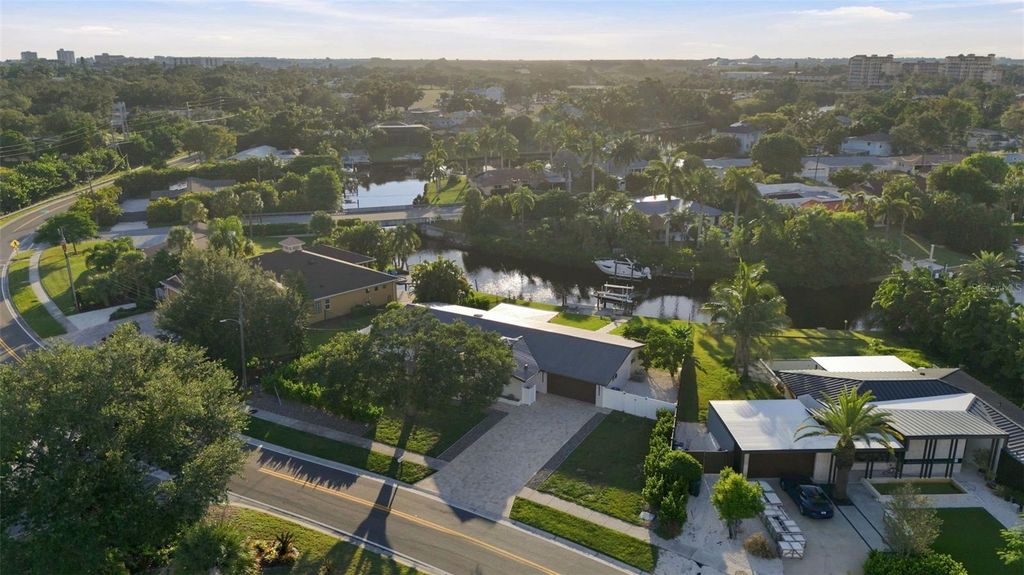 2303 CONSTITUTION BOULEVARD, Sarasota, FL 34231