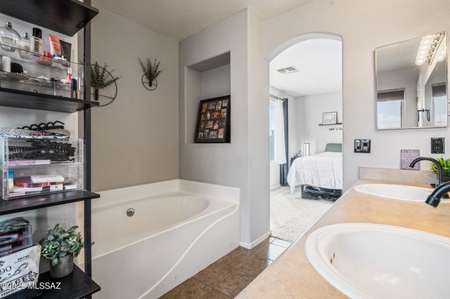 7677 S Meadow Spring Way, Tucson, AZ 85747