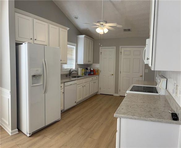 948 Village View Circle, Loganville, GA 30052