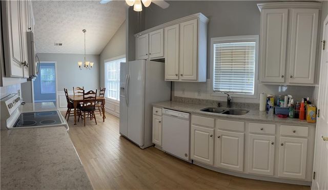 948 Village View Circle, Loganville, GA 30052