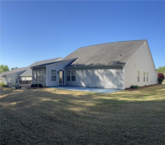 948 Village View Circle, Loganville, GA 30052