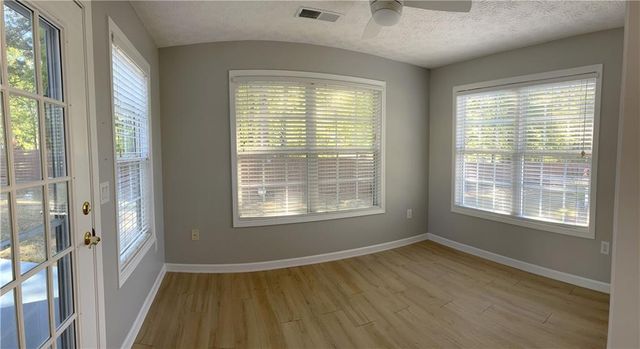 948 Village View Circle, Loganville, GA 30052