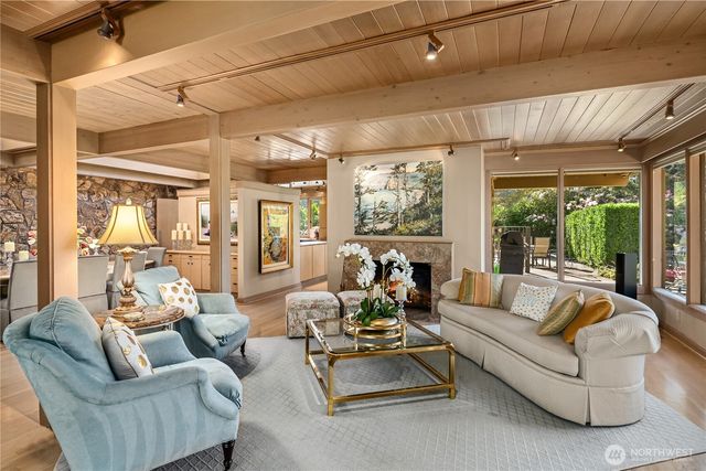 3111 Hunts Point Circle, Hunts Point, WA 98004