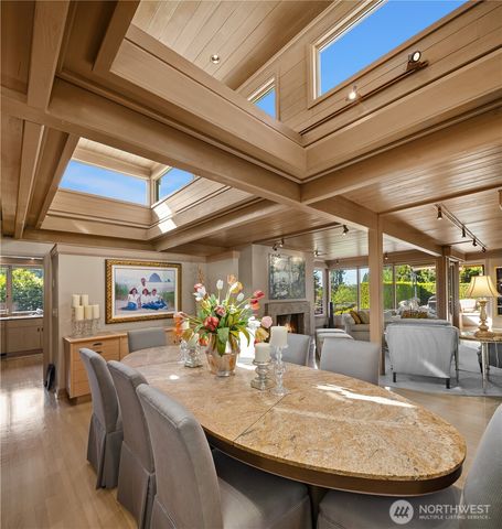 3111 Hunts Point Circle, Hunts Point, WA 98004
