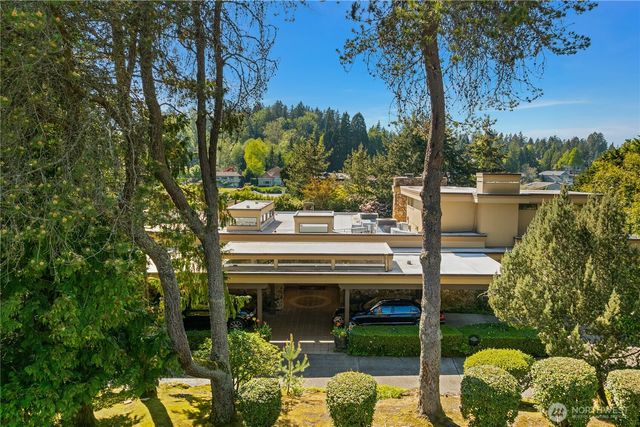 3111 Hunts Point Circle, Hunts Point, WA 98004