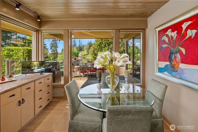 3111 Hunts Point Circle, Hunts Point, WA 98004