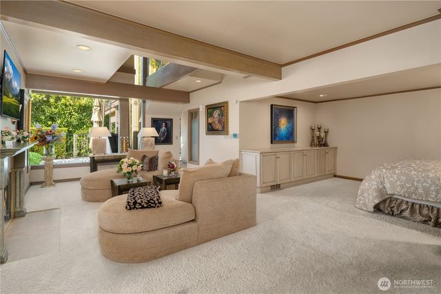 3111 Hunts Point Circle, Hunts Point, WA 98004