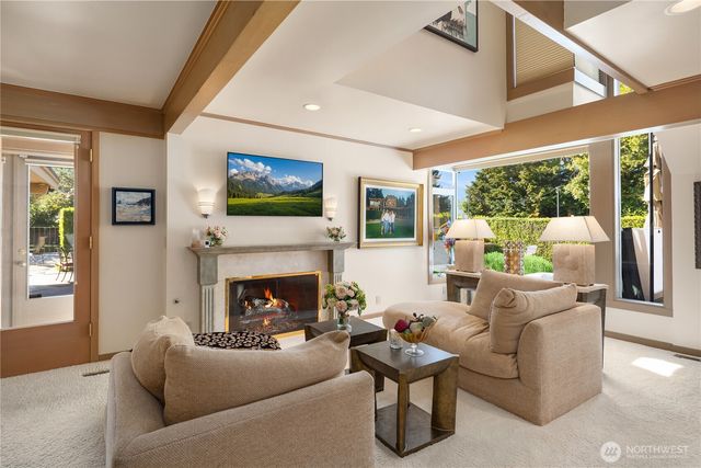 3111 Hunts Point Circle, Hunts Point, WA 98004